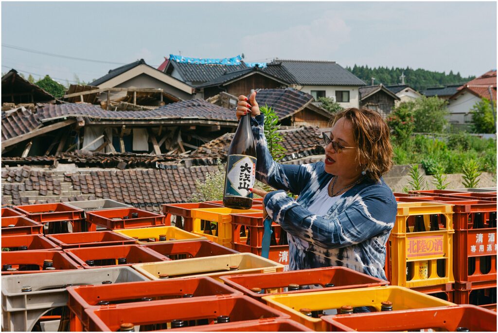 The Support Sake Tour! American rock band, The Falling Doves, traveled around Japan to perform their music and help bring some awareness to the diminishing Japanese sake industry by bridging music and culture. - Noto, Matsunami, Oeyama.